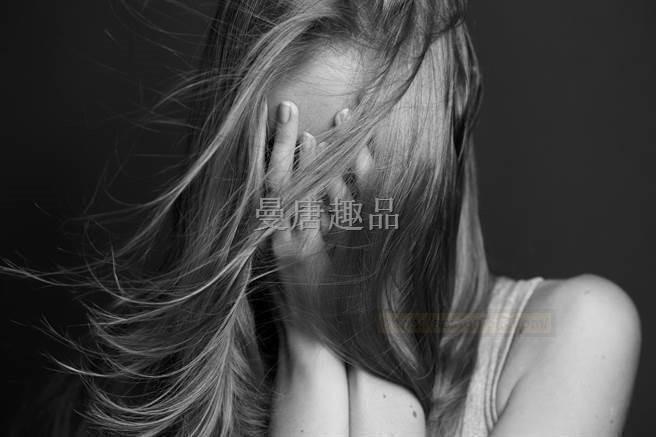 好害羞 正妹机场安检包包30公分姊夫现形