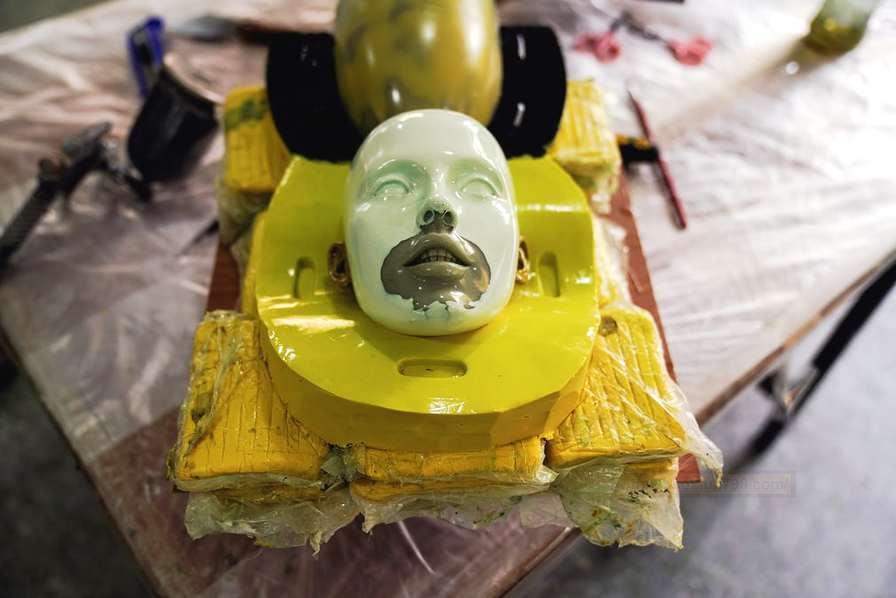 探秘24小时性用品店背后厂家致富 大型硅胶淫臀倒模al技术