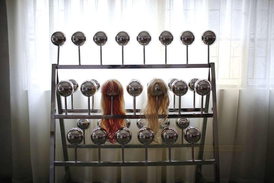 探秘24小时性用品店背后厂家致富 大型硅胶淫臀倒模al技术