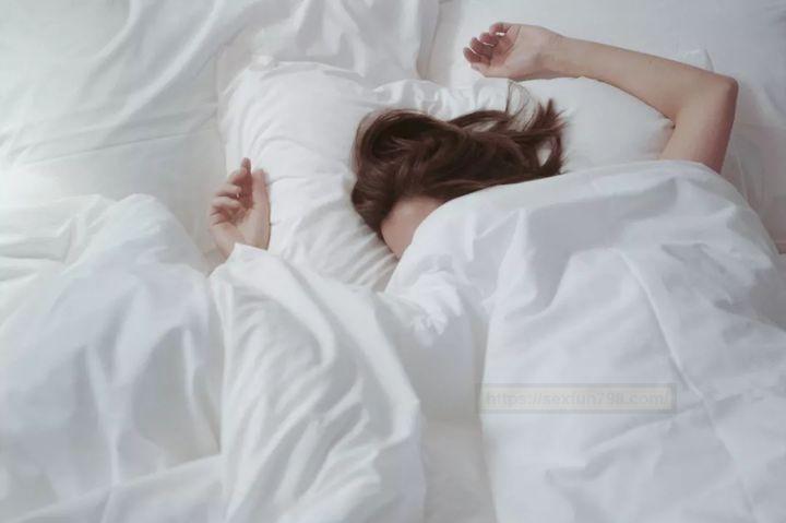 她是一个情趣玩具测评师，亲自购买情趣玩具并试用了1000种成人用品