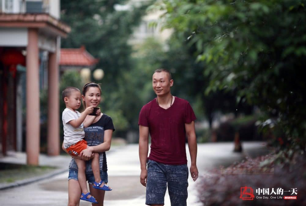 硅胶娃娃模具师返乡开成人用品店失败 高仿“义耳”成功致富