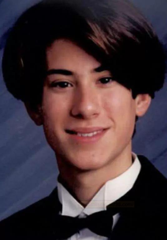 欧美男生整容上百次，一身硅胶肌肉太抢镜，像极芭比娃娃的男友 …